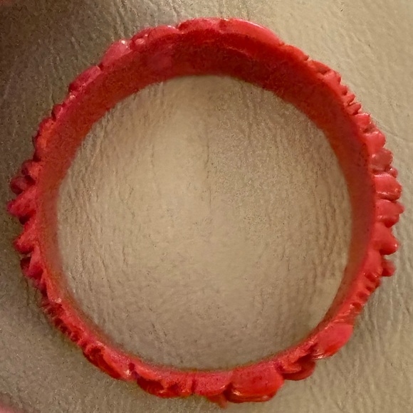 1930s/40s Early Plastic Art Deco Deeply Carved/Moulded Red Celluloid Bangle - Picture 6 of 8